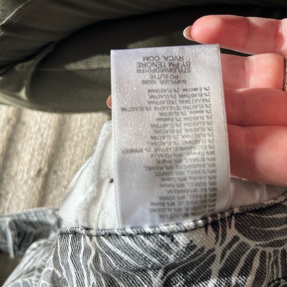 RVCA Overall Shorts - Picture 6 of 6